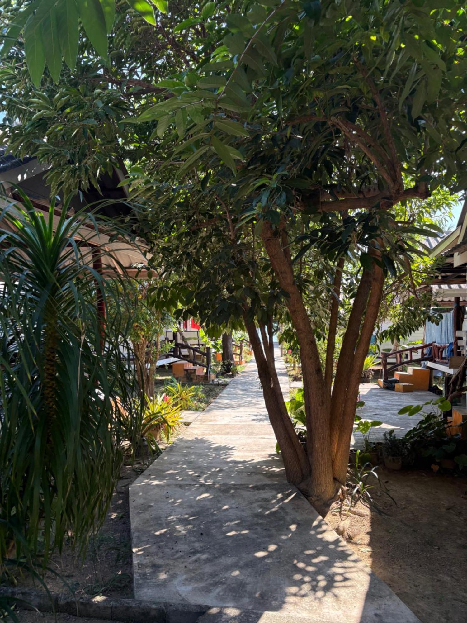Pyramid Bangalow Ban Laem Sai Bagian luar foto